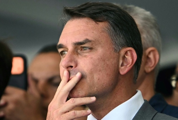 Bild vergr&ouml;&szlig;ern: Bolsonaro setzt sich nach Wahlniederlage aus Brasilien ab - Aufenthaltsort unklar