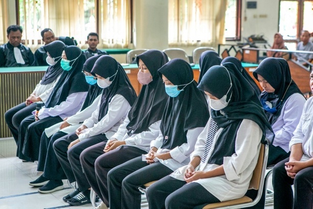 Bild vergr&ouml;&szlig;ern: Elf Erzieherinnen in Indonesien wegen Misshandlung von Kita-Kindern verurteilt