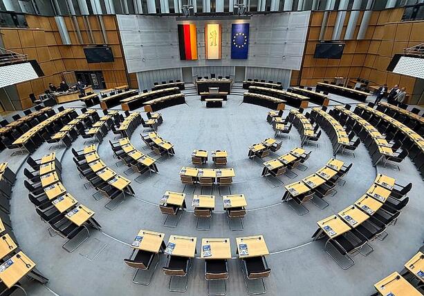 Bild vergr&ouml;&szlig;ern: Neues Berliner Abgeordnetenhaus erstmals zusammengekommen