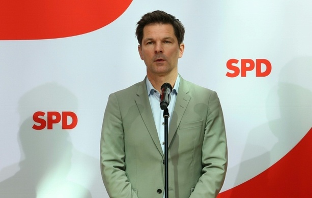 Bild vergr&ouml;&szlig;ern: Berlin: Krach distanziert sich indirekt von Linken-Spitzenkandidatin Eralp