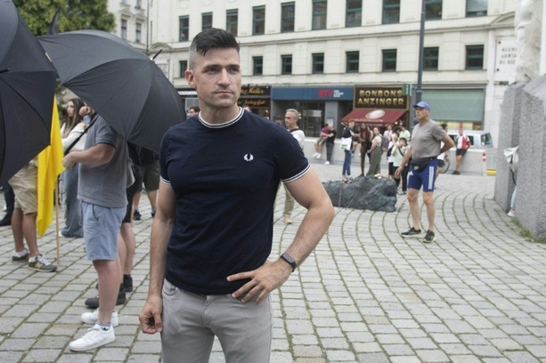 Bild vergr&ouml;&szlig;ern: Frankreich verweigert österreichischem Rechtsextremisten Sellner die Einreise