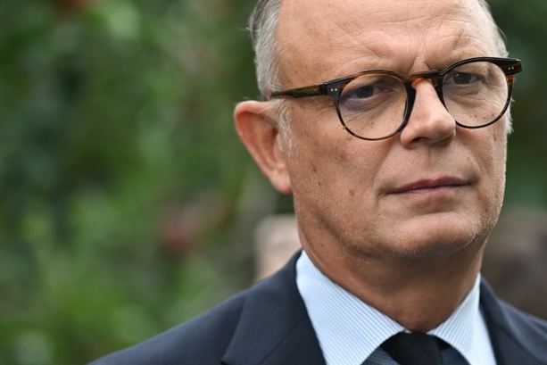 Bild vergr&ouml;&szlig;ern: Französischer Präsidentschaftskandidat Philippe von Untersuchungsrichtern befragt