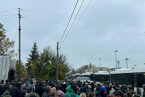 Bild vergr&ouml;&szlig;ern: Feuerpause in Oleschky: Einwohner fliehen aus besetzter ukrainischer Stadt