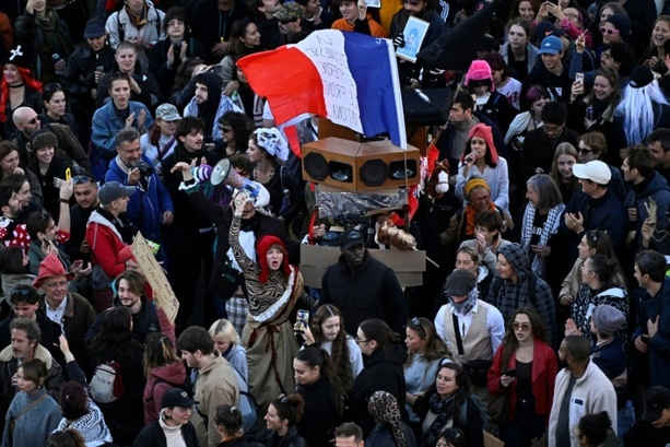Bild vergr&ouml;&szlig;ern: Regierung: 320.000 Teilnehmer bei neuen Protesten in Frankreich