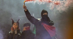 Zusammenstöße mit der Polizei nach 
